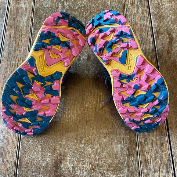 Hoka OneOne W8 Athletic Shoes - Picture 5 of 6